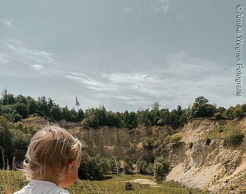 Besuch im Erlebnisgeotop Lindle bei Holheim Besuch mit Kleinkind im Erlebnisgeotop Lindle bei Holheim