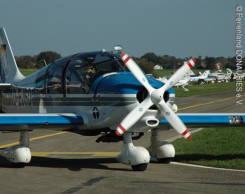 Flieger, Flugplatz Genderkingen Blick auf einen Flieger